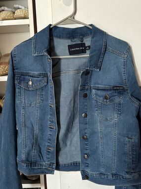 Calvin Klein Jeans Women’s Blue Light Denim Jacket